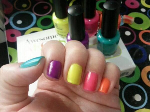 Neon lo d Hoy!!Con #Jessicacosmetics encuentra lo ultimo en #color y tendencia !! Buscanos 998 2801152  #Fosfo #Neon