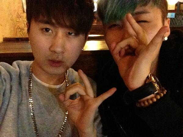 MIB_SG's tweet image. RT @RoydoMusic: Roy &amp;amp; Sims! @SIMS9102
We Royal Class!!  #ROYALCLASS