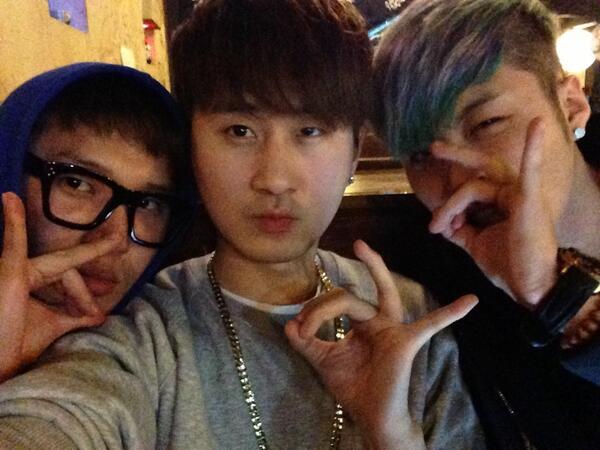 MIB_SG's tweet image. RT @RoydoMusic: 스빕로이심스
오랜만에 로열씥
Royal Class!!   with @SIMS9102 #ROYALCLASS