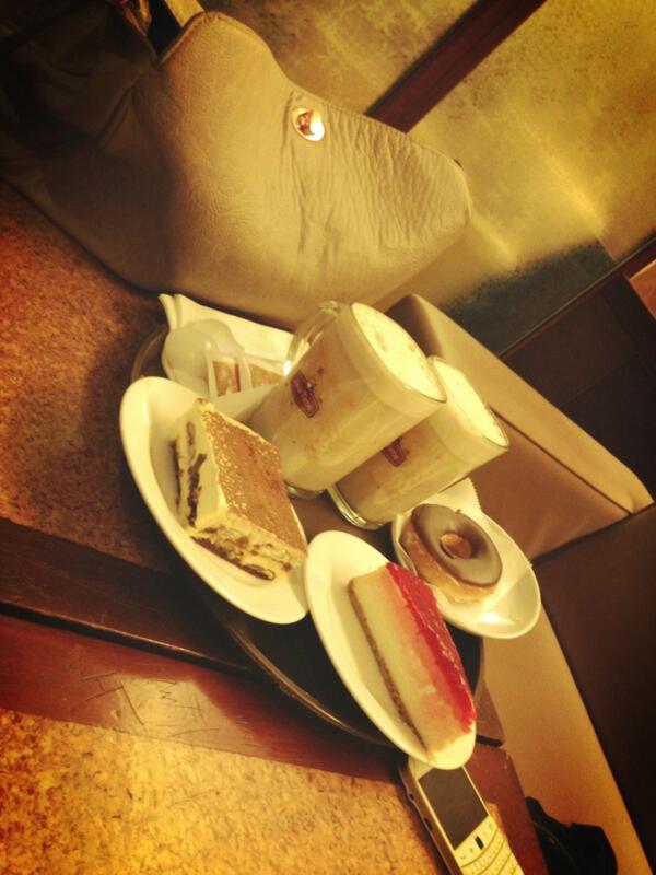 snow_1406's tweet image. #java_time أنا وحبيبة قلبي:)