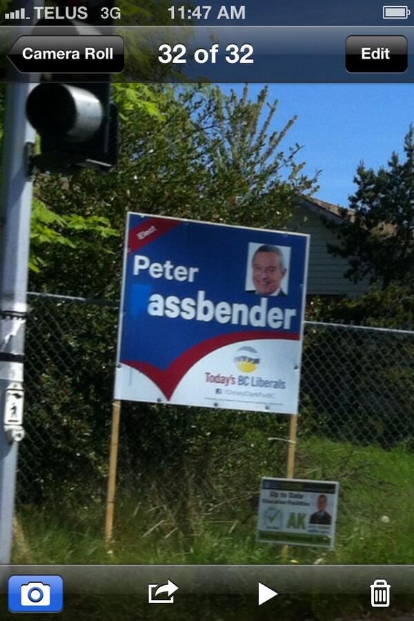 yoitsangeluh's tweet image. We saw this on the way to the movie theatre #surreyproblems