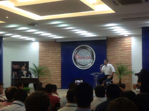 Participando do programa na Mira da Verdade ao vivo na UCOB. O estudo da palavra de Deus será exaltado nessa tarde.