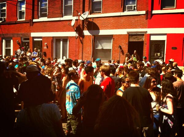 SauceBand's tweet photo. Block party Sauce is about to be wild. Come on out everybody! http://t.co/77ygLLf14r