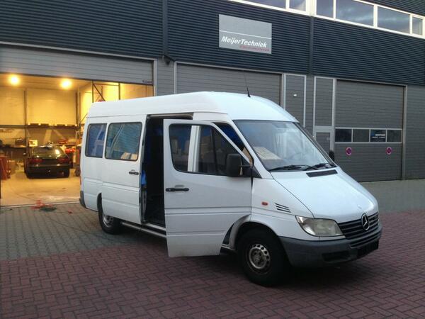 ObijacksonFound's tweet photo. Our van almost ready for transport to Nigeria filled with gathered with charity material! http://t.co/W0g2Eh5UHl