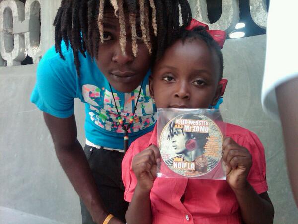 KfePub's tweet photo. Al gade jan ti moun yo vin achte cd mr zomo nan happy rap music day zo bagay http://t.co/f5qzVrYgw7