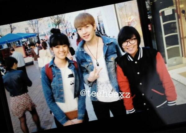 AllSJunior's tweet photo. 130504 lucky ELF , Took a picture with Henry cr:teeheexz http://t.co/JZAGfNjZXB