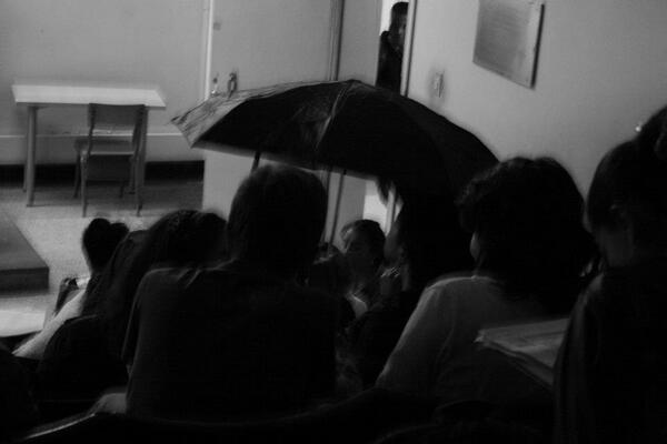 sjpo9's tweet photo. Porque no quiero tener que volver a sacar una sombrilla en plena clase para poder seguir estudiando #SíEstampillaUNAL http://t.co/v9eBek0hqC