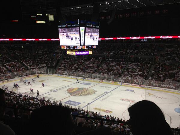 Harmong78's tweet photo. Nothing better then hockey! http://t.co/xMaEFHem1c