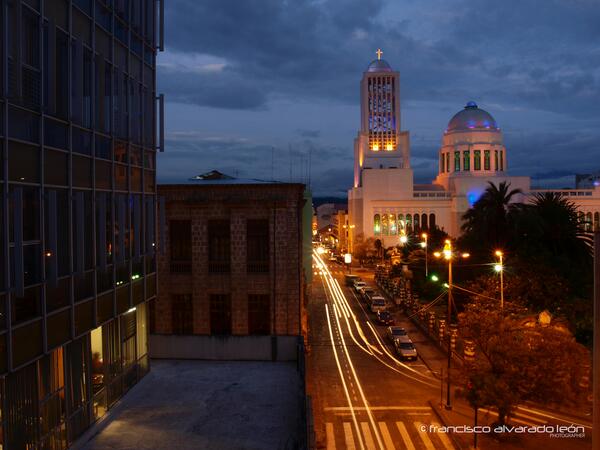 RT si amas Ambato #FotoEC Autor: Alvarado