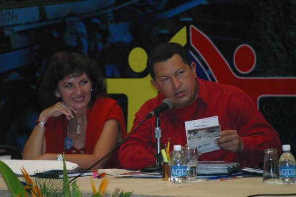 JacquelinePSUV's tweet image. De q tamaño? Cuanto duele? Como es? Hasta cuando? Tu ausencia. Inconmensurable! #A2MesesDetuPartidaChavez , Paz Paz!!