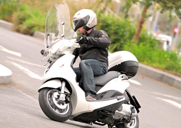 Are you ready to fly through the street of KL? Try the Piaggio Fly 50!. http://t.co/3OZpRw2RpG