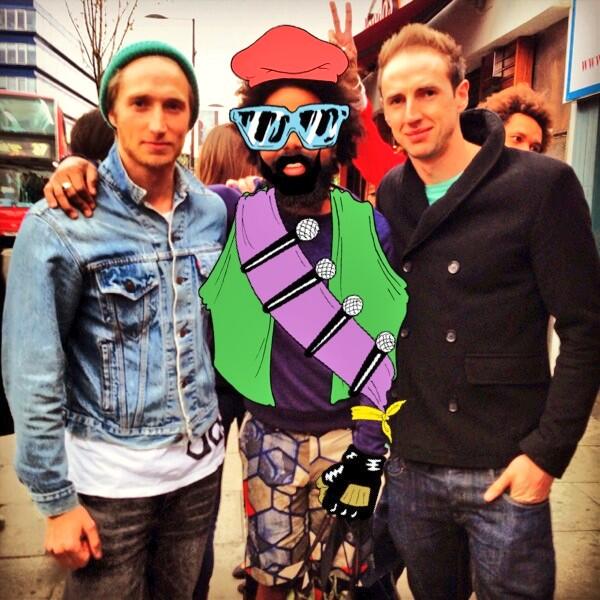 Luuuukkke's tweet image. 1 half of @MAJORLAZER @jillionaire absolute hero! #BOMBAYE! When better to use a #lazergram !