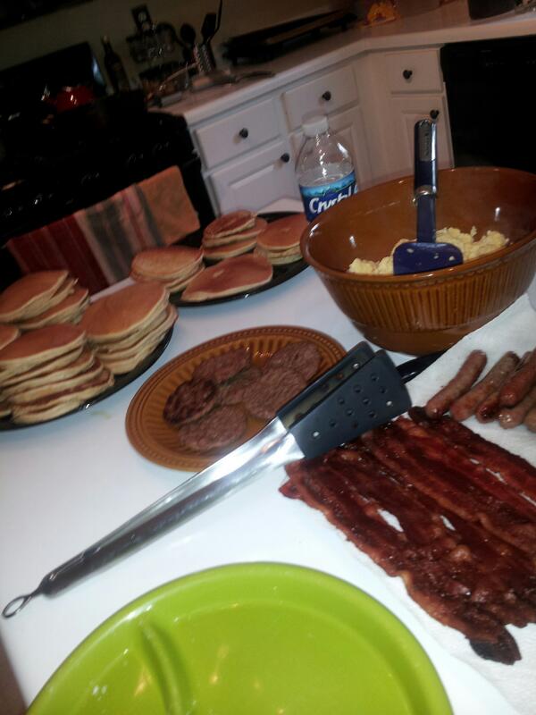 _CallMeKd2's tweet image. About To Smash On Pancakes,Bacon,Sausages,&amp;amp;&amp;amp;&amp;amp; EGGS ,