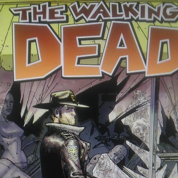 ZapposCulture's tweet image. @eyezapp #eyezapp #zapposinstachallenge #corevalue5 #favoritebook #walkingdeadcomics by bigsain