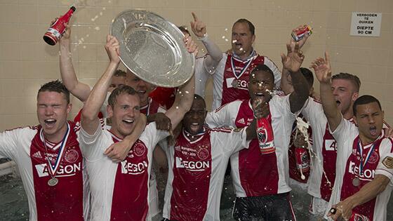 xlove_Gregory's tweet photo. RT @AFCAjax: Bij een kampioenschap hoort uiteraard een duik in het bad! #32 http://t.co/NfgQa6EWLW