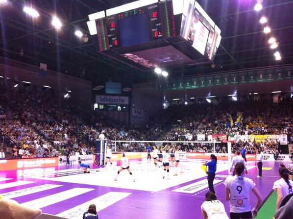 ale_ores's tweet photo. Finale scudetto gara 1... Palaverde show... http://t.co/1R05kjEvXV