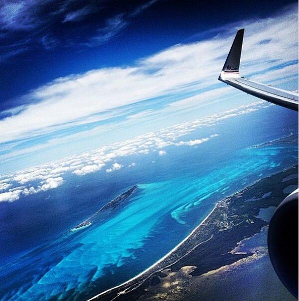 AmericanAir's tweet photo. We have Mexico on our minds today! Thanks to fan Claudio for sharing this gorgeous view of Cancun. #CincodeMayo http://t.co/sIMDW1o0lU