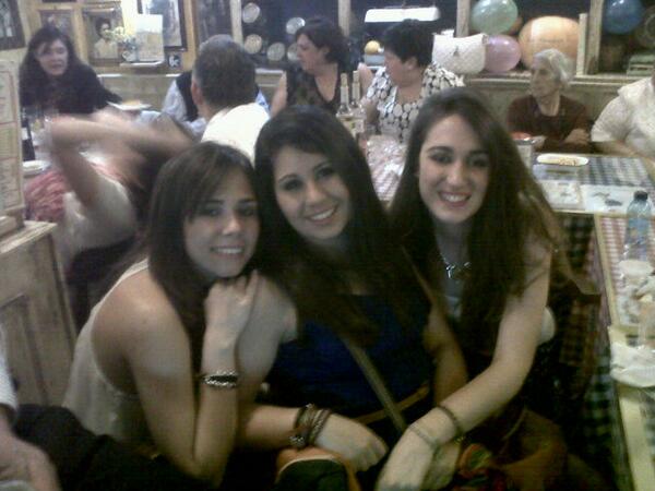 sofioros's tweet photo. Nos vamos de bautizo cn las primas gupasss @MariaOR4 @juliaoros :) :) http://t.co/5XCBQWzP4s