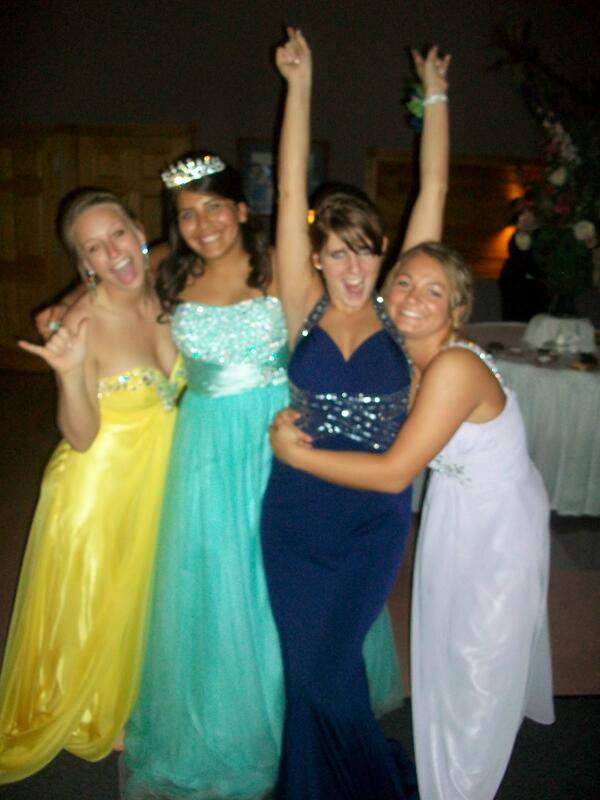 MercedesKristan's tweet image. Fav pic of the night. #BestFriends #PerfectProm