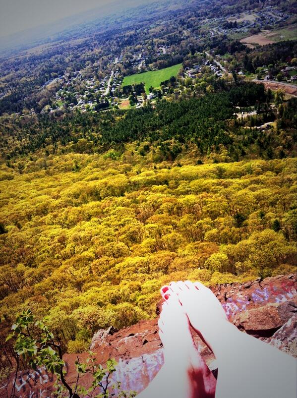 amyxbouchard's tweet image. My view while tanning right now &amp;gt;&amp;gt; #mttom #beautifulout #startedfromthebottom #nowwehere @nikkidunnn