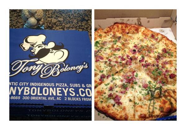 OHH_BEE's tweet image. I requested it, and @tonyboloneys made it! Corned Beef Hash pizza - it's delicious! Go there and get food!