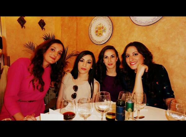 vazquez_guerrer's tweet photo. @LuciaFerGue @Cristob_vg de comunion http://t.co/xwjnCxjaiF