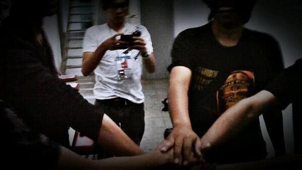 Our hand :') <a href="/D_Re_Name/">D_Re_Name</a> @aryoe_bagas <a href="/softyank/">Sofyan k</a> <a href="/panjiutama_/">Panji Utama</a>