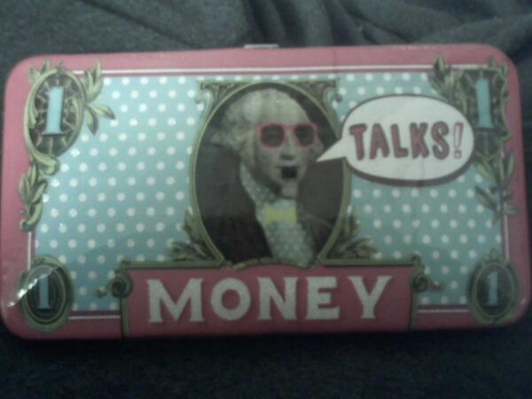 ilovetopiss's tweet image. GOT A NEW WALLET! !!! !! #SWAGGIN #DOPEASS #SWAG #ROCKIN #H8RZGUNNAH8