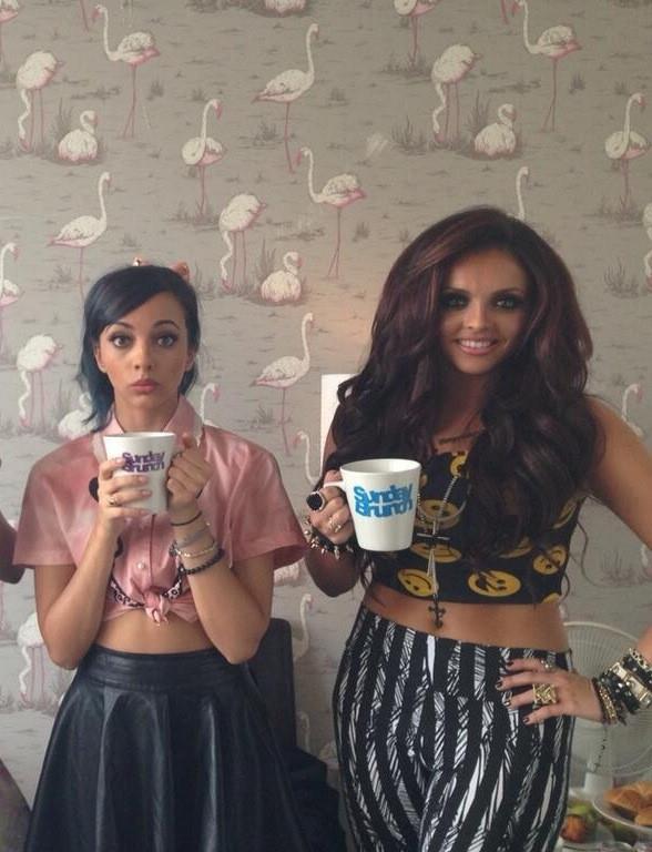 LMFranceSource's tweet image. Jade &amp;amp; Jesy hier :) j'ai pas pu mettre les photos hier ma connexion marchait pas:( -Amélie