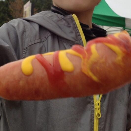 canadadog's tweet photo. ほっかほかのぽっかぽかのあっつあつのホットドッグいかがですか〜(*^^*)キッズ店長より♡おっと これはフランクだった(^_^;) http://t.co/QmiKpiwjEw