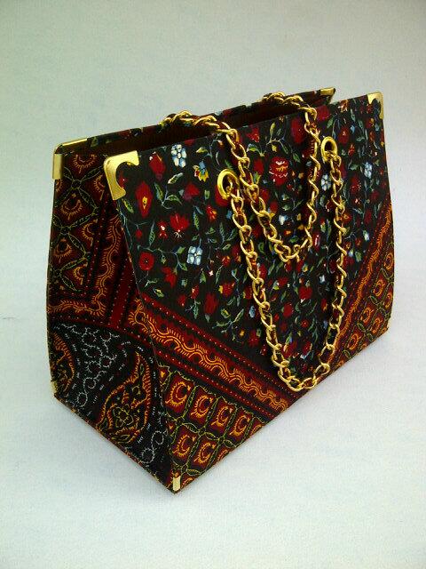 ShopNigeria's tweet image. Get amazing African designers Tote bags @MakNisy, all proudly made-in-Nigeria. maknisy.com.ng. http://t.co/r6KbPt8yeg. #ShopNigeria.