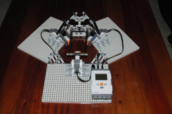 MinuteBot's tweet image. Cool delta #robot with 3 #minutebot base plates!