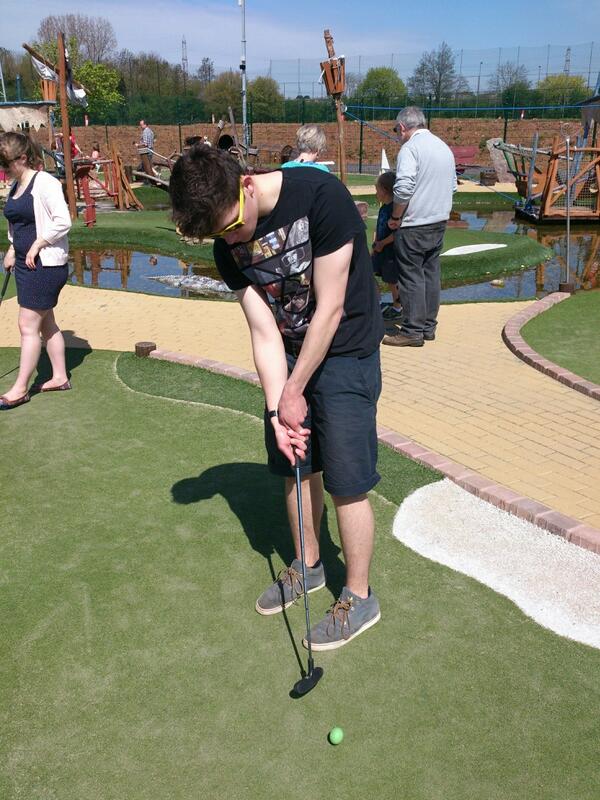 mike_sudz's tweet image. Crazy golf on a bank holiday Monday #perf