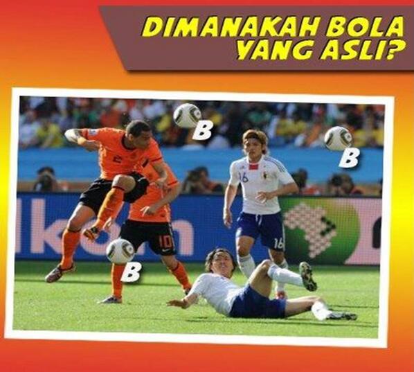 Bola B yang bawah"RT<a href="/Strepsils_ID/">Strepsils Indonesia</a>: Tebak deh sob, bola yang asli ada dimana hayo? ;) "