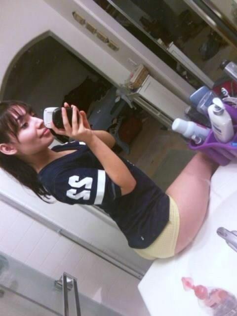 RawSexting's tweet photo. MorningPic #MirrorMonday #LunesDeEspejo @fitgirlpics @sexy_venezuela @daddypromotions @_bella_verra http://t.co/Z2ofGpp5uP