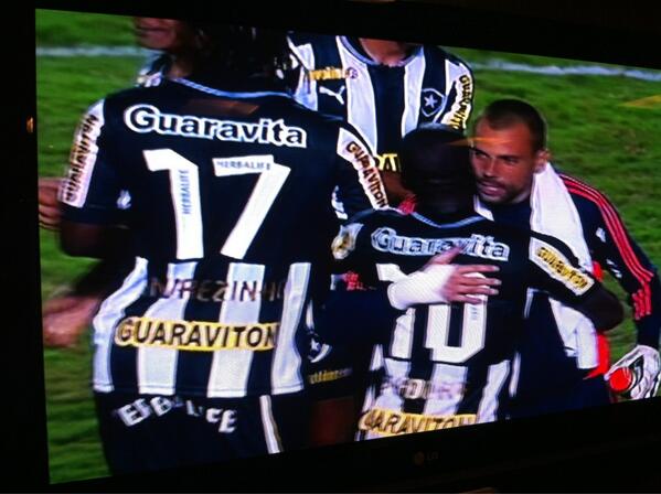 Herbalife24's tweet image. Congrats to @Herbalife sponsored @botafogoOficial: Cariota (football champs of Rio) Best logo placement ever!