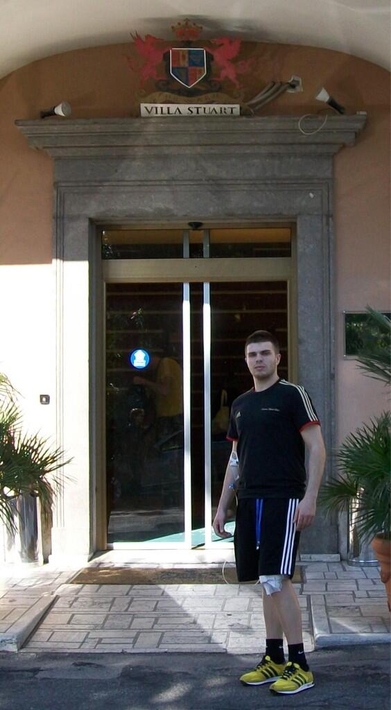 angelopique's tweet photo. Vecchi ricordi @VillaStuart ormai finalmente passati! http://t.co/ZBXMOpz5Bv