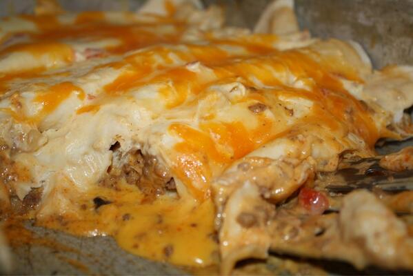 LorisBigStory's tweet image. Beef enchiladas for Cinco de Mayo. #mexifaux #butitry #stillyummy