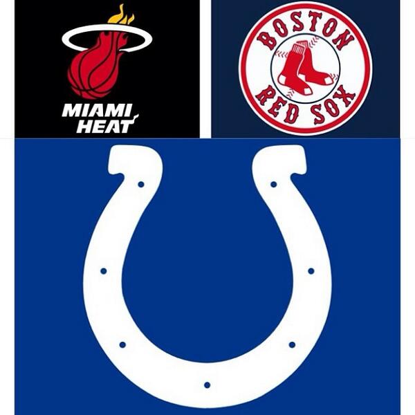 ZapposCulture's tweet image. Work Instagram Challenge day 6: fave team #zapposinstachallenge #corevalue6 #eyezapp @eyezapp 🏀⚾🏈 I personally do...