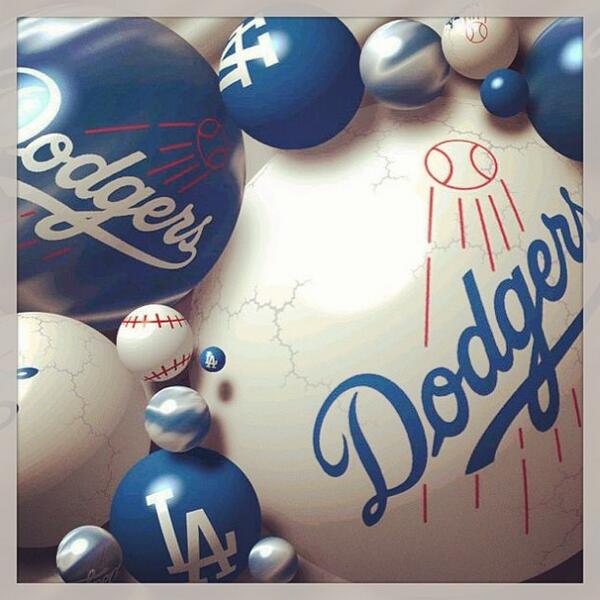 ZapposCulture's tweet image. Gotta love the Dodgers! #eyezapp #corevalue6 #zapposinstachallenge by heytherej9