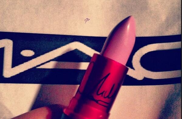 dignityrebel's tweet photo. Hay un nuevo labial @MACcosmetics  para mi !! #nicki2 me encantó!  @ViviRousis @MAC_Sergio_E  #graciasgraciasgracias http://t.co/X97yu4dP8a