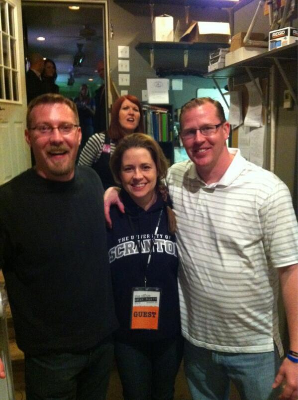 jcdavis18's tweet photo. #theofficewrapparty http://t.co/7GzAEdJu9O