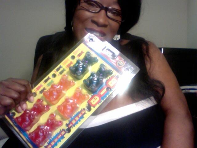 Giant gummy bears http://t.co/wLe7rcliCE<a href="/tag/shopbetter"class="tags"><span>#shopbetter</span></a>