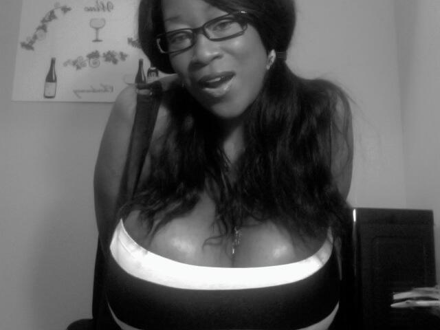 ShIny happy boobs http://t.co/7e6SooTNUP<a href="/tag/manyvids"class="tags"><span>#manyvids</span></a><a href="/tag/mvsales"class="tags"><span>#mvsales</span></a>