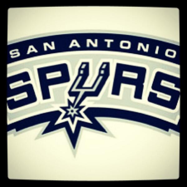 ZapposCulture's tweet image. My hometown team! Build Open and Honest Relationships with Communication #corevalue6 @eyezapp #zapposinstachallen...