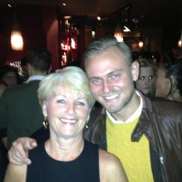 ChezzyHavill's tweet image. “@Chaaa18: Who's the ghost in the background? 

@EllisKnowles @Samlauarth http://t.co/njoHOBx4Wg” hahahahaha #walkingcorpse