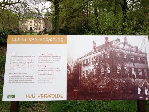 Nieuw informatiebord geplaatst <a href="/HuisVerwolde/">Verwolde</a> met o.m. verwijzing naar #deDikkeBoom en #moestuin !