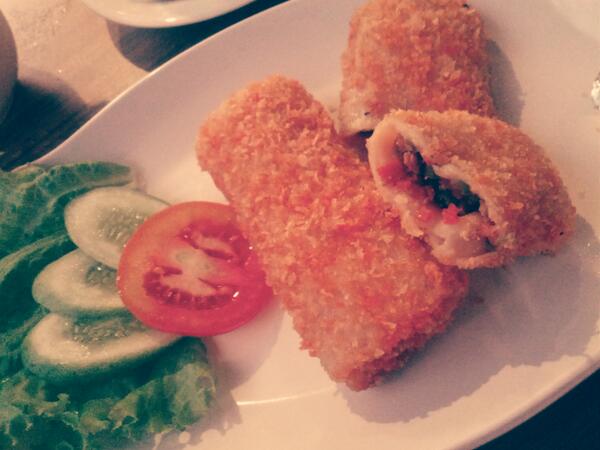 khaspapi's tweet image. Snacking time @khaspapi - Risoles. Enjoy them with a cup of coffee, or your favourite pyrmont® tea.