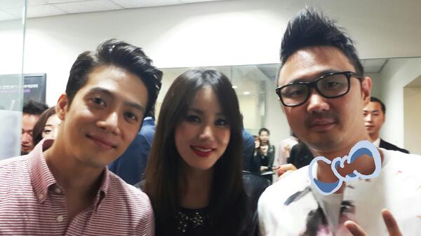 영화 보기전 누나 대기실에서^^ 다본후..음.. 몽타주 영화는 반전이 꽤 있는 영화이구요,넘 힘든 감정표현의 주인공역을 소름 끼치게 잘 연기해주신...