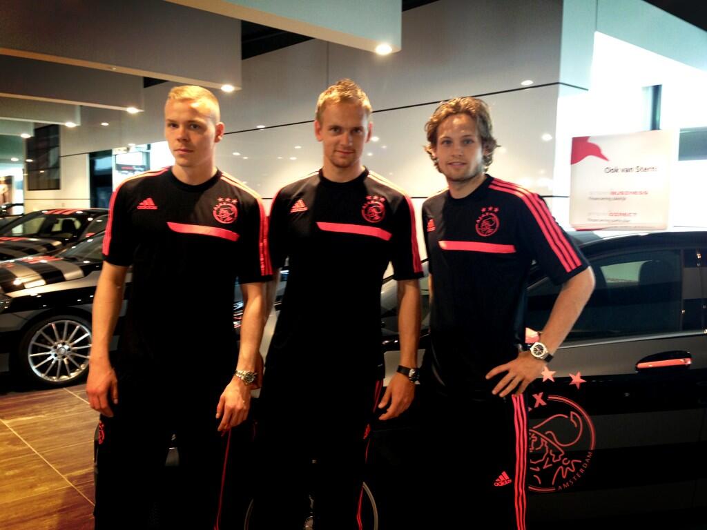 Wij zijn Ajax 020 on Twitter: "Een zwart roze uitshirt, waar stopt de verkrachting van @adidas http://t.co/otMcwJmaGz @AFCAjax #schande #AJAX #fail #uitshirt" / Twitter